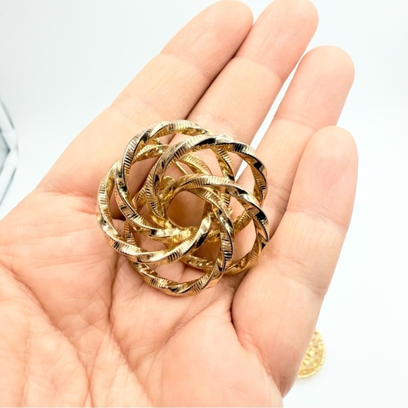 Vintage Gold Tone Abstract Shaped Brooches Lot - Picture 9 of 11